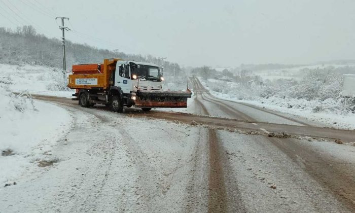 Kocaeli Büyükşehir Belediyesi Ekipleri, Kapanan Yollar Anlık Açıyor