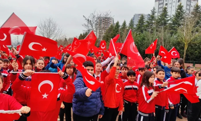 Kocaeli’de ikinci dönem ‘bayrak sevgisi’yle başladı