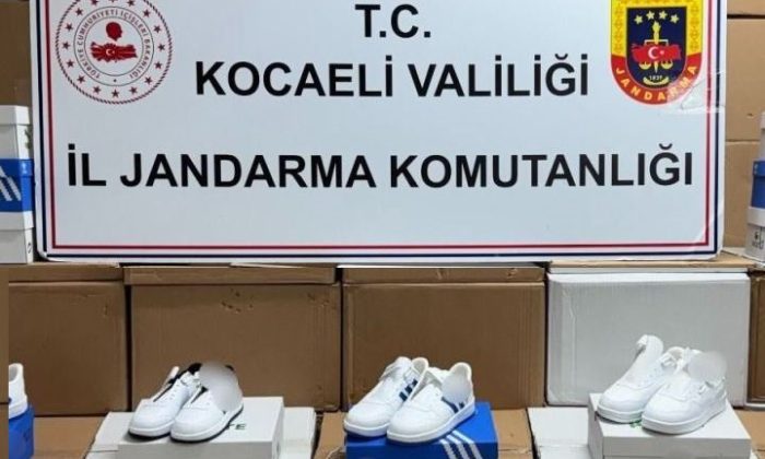 TEM Otoyolu Dilovası Mevkiinde 3,5 Milyonluk Ayakkabı Vurgununu Jandarma Engelledi