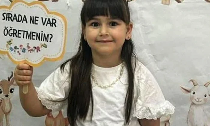 Gebze’de Servisin Altında Kalan Minik Elanur Toprağa Verildi