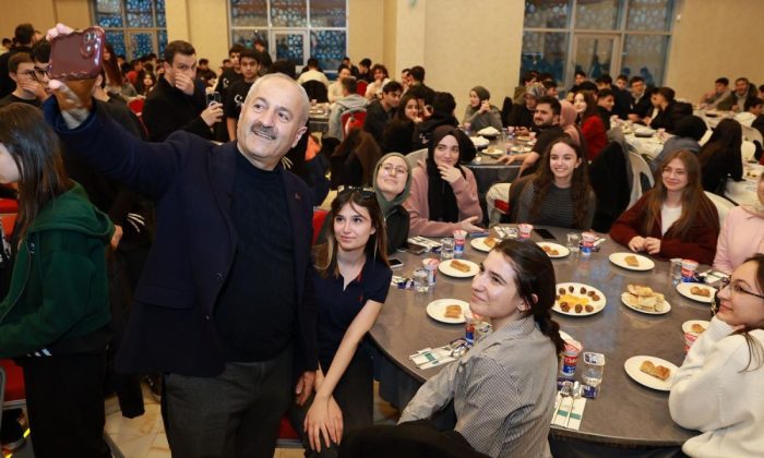Başkan Büyükgöz, iftar sofrasında gençlerle buluştu