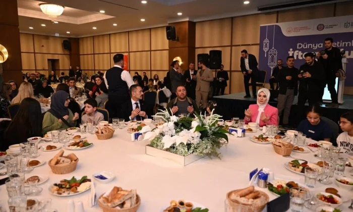 Bakan Mahinur Göktaş ve Vali İlhami Aktaş, Yetim Çocuklarla İftar Yaptı