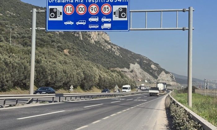 Kocaeli D-100’de hız limitleri yükseltilerek tabelalara da yansıdı