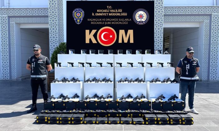 TEM Otoyolu Kocaeli geçişinde silah cephaneliği ele geçirildi