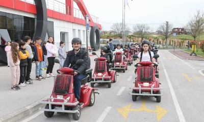 Çayırova Belediye Başkanı Bünyamin Çiftçi öğrencilerle Trafik Eğitim Parkı’nda buluştu