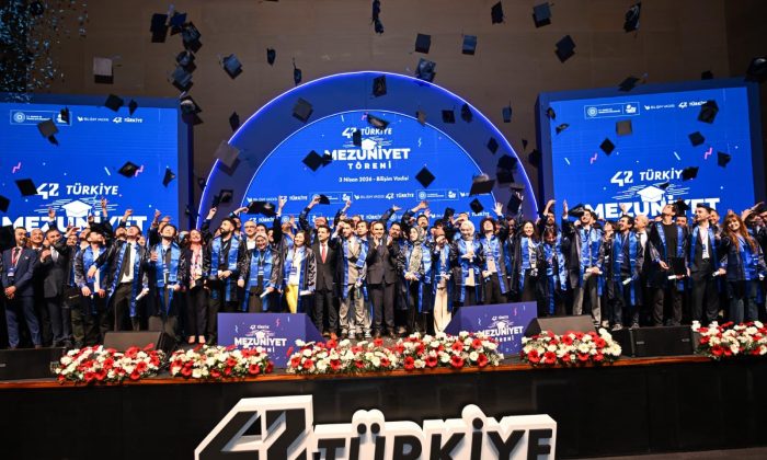 Bilişim Vadisinde Geleceğin yazılımcıları kep attı, 42 Türkiye’de ilk mezuniyet gururu