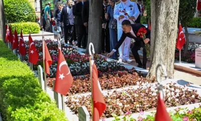 Kocaeli Valisi İlhami Aktaş bayram öncesi şehitliklerde dualar etti
