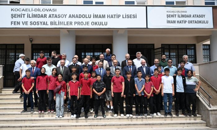 Kocaeli Valisi Aktaş, öğrencilerin sevincine ortak oldu