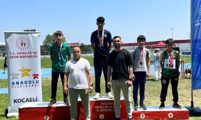 Çayırova Belediyesi sporcuları kupaları topladı