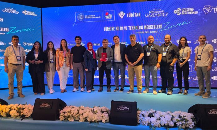 Büyükşehir’in bilim vizyonu ödülle taçlandı