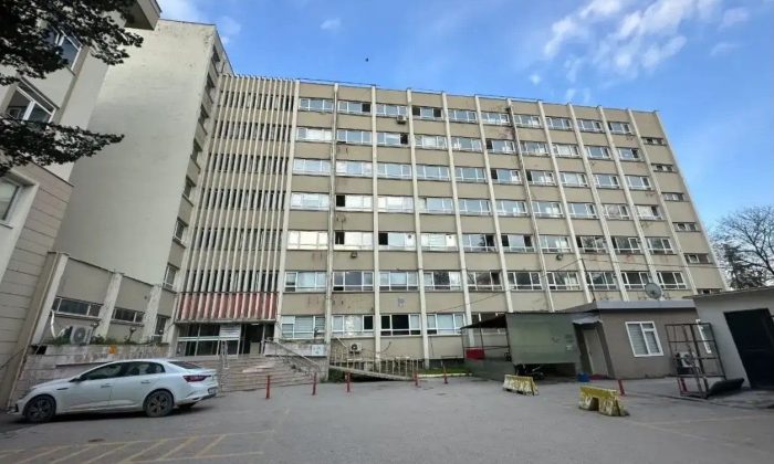İzmit SEKA Devlet Hastanesi B Blok Binası Yıkılıyor: İhale Gerçekleştirildi