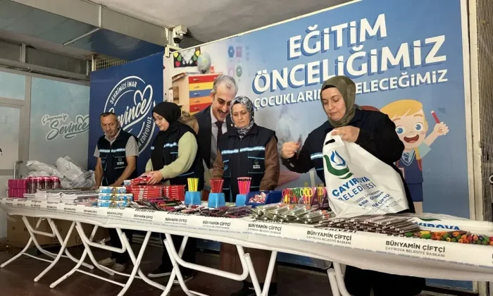 Çayırova Belediyesinden öğrencilere kırtasiye desteği