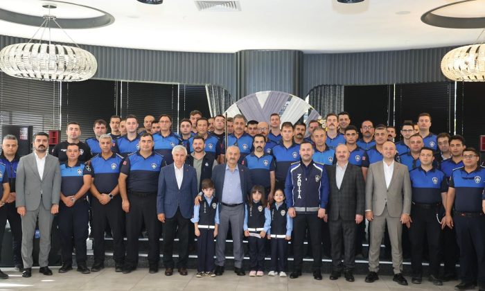 Gebze’de zabıtanın 200. yılında Zinnur Başkan zabıta  personeliyle buluşarak kutladı!