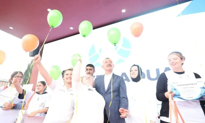 Körfez atıkları sanata dönüştü  Özel öğrencilerin atık sanatı sergilendi