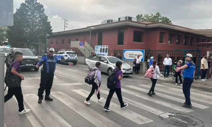 Zabıta ekipleri okul önlerinde teyakkuza geçti