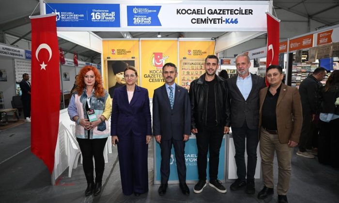 Vali Aktaş, Kocaeli Kitap Fuarı’nı ziyaret etti