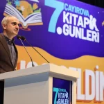 Çayırova’da Oytun Erbaş, 7. Kitap Günleri’ndeki söyleşinde okurlarıyla buluştu